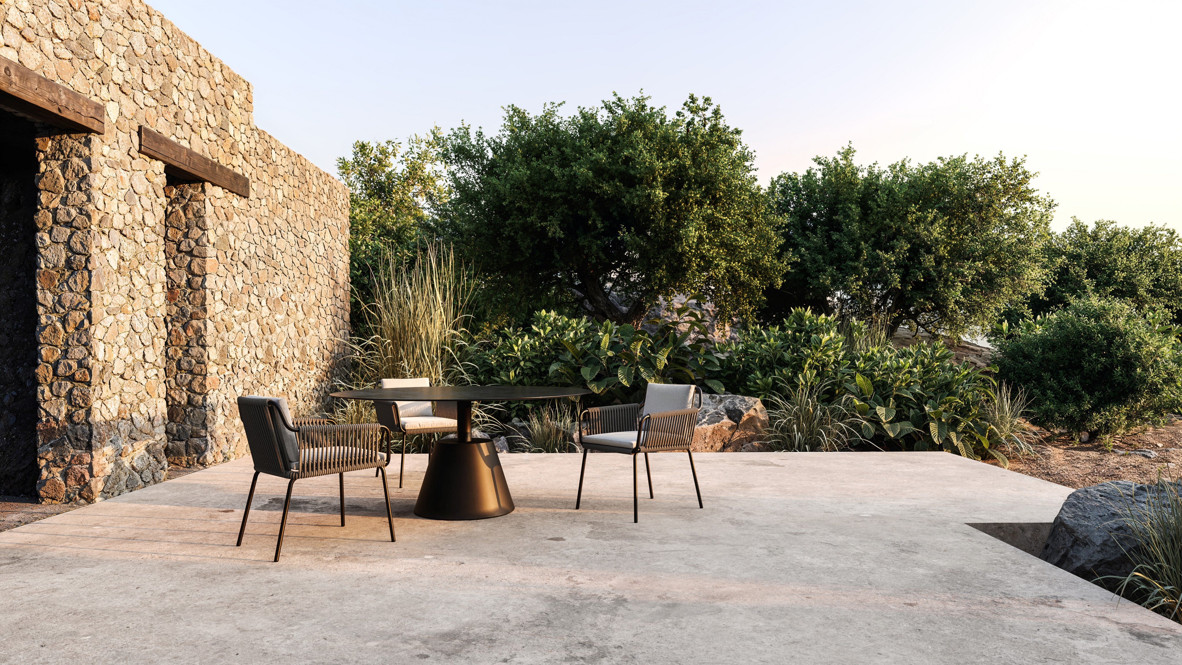 Roll 220- Round Outdoor Table