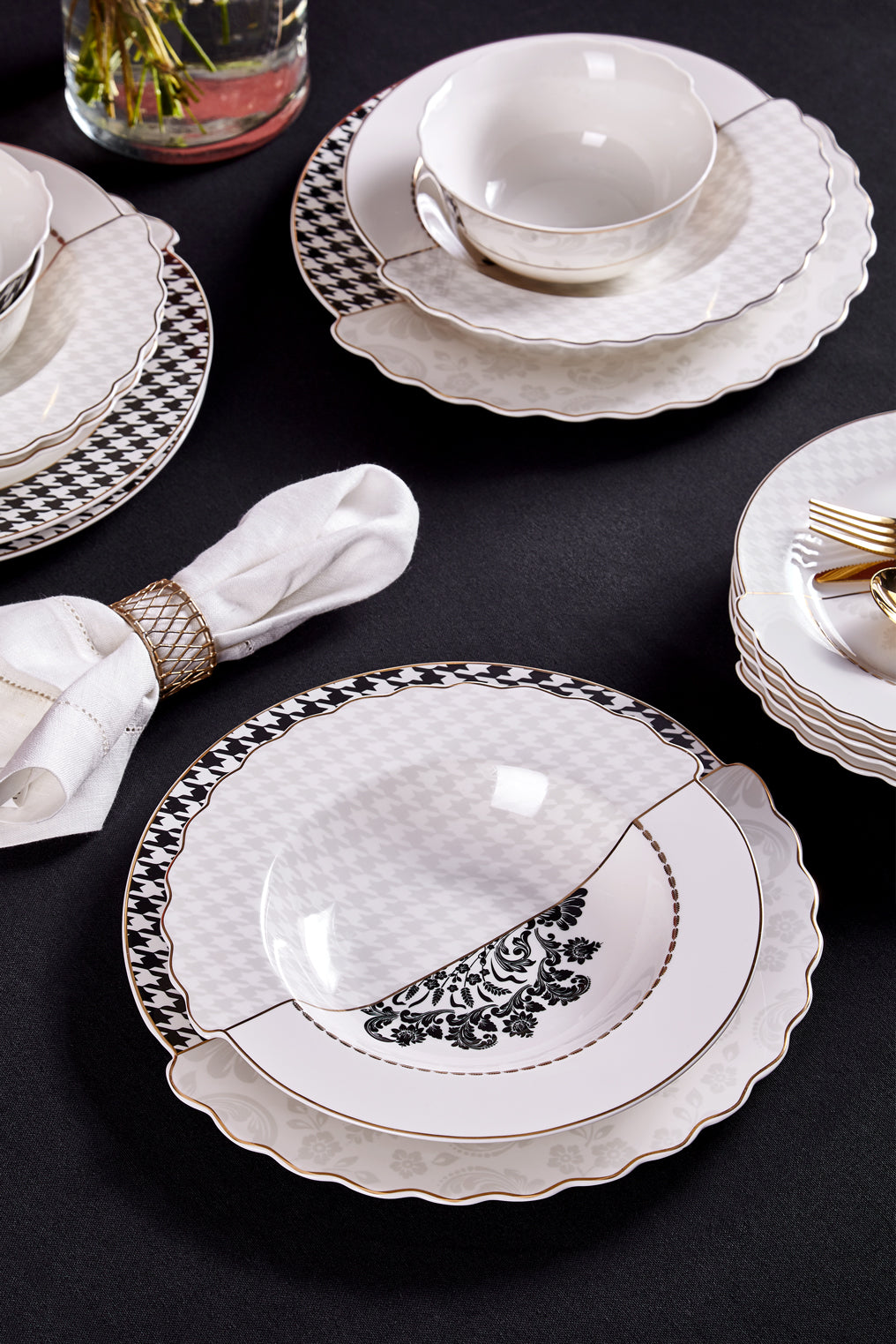Plaid Jacquard Plus 24 Pcs 6 Person Dining Set