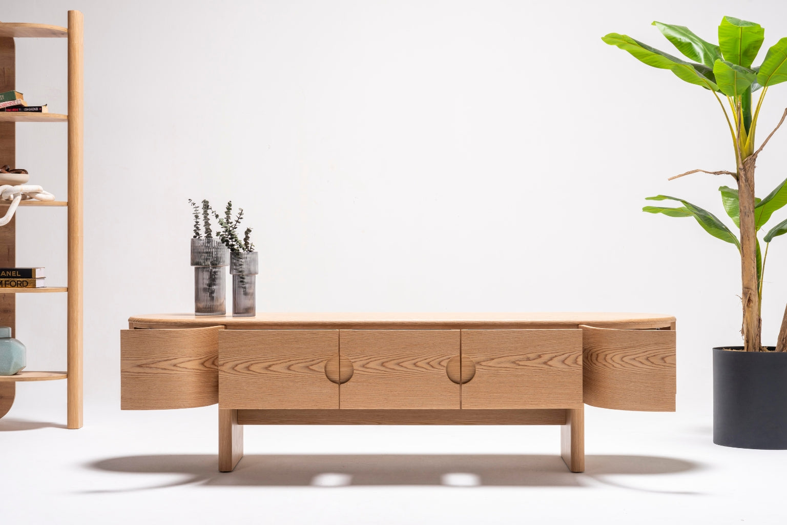 Close-up of the Alva Console’s surface, highlighting its smooth finish and premium materials.
