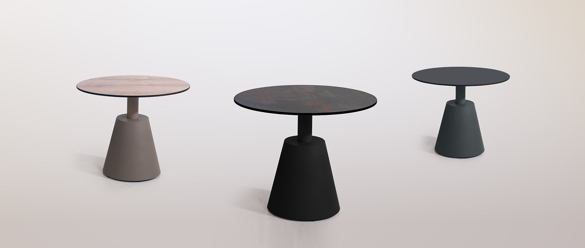 Roll 220- Round Outdoor Table